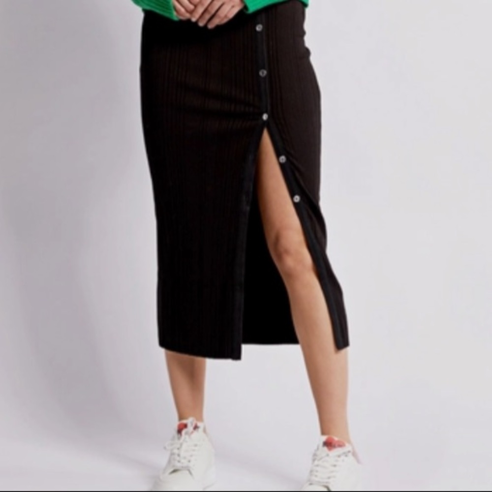 Black Ribbed Midi Skirt with Side Snap Slit